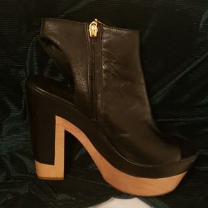 Diane Von Furstenberg Black leather platform shoes